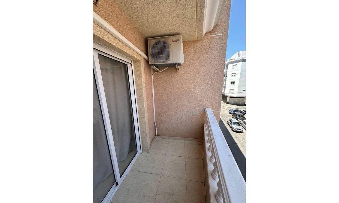 Segunda mano - Apartamento -
Torrevieja - Centro