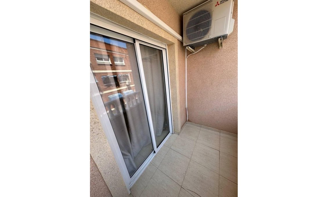 Segunda mano - Apartamento -
Torrevieja - Centro