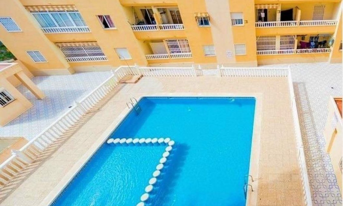 Segunda mano - Apartamento -
Torrevieja - Centro