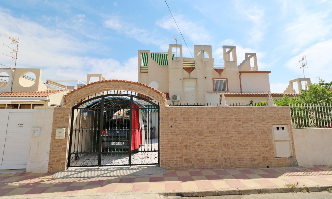 Segunda mano - Adosado -
Torrevieja - Torretas