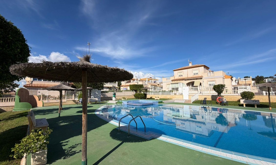 Resale - Villa / Semi semi-detached -
Torrevieja - Cabo Cervera