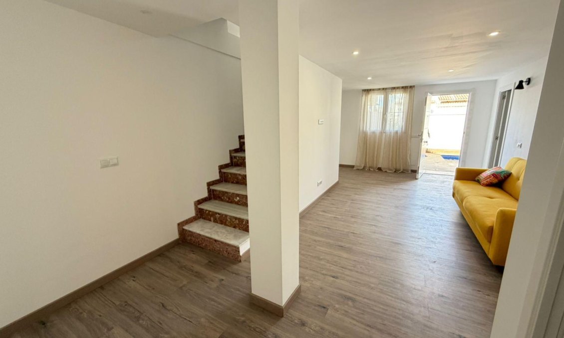 Resale - Villa / Semi semi-detached -
Torrevieja - Cabo Cervera