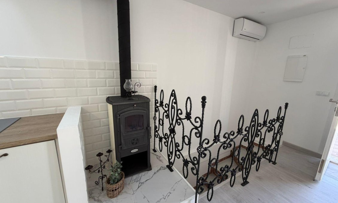 Resale - Villa / Semi semi-detached -
Torrevieja - Cabo Cervera