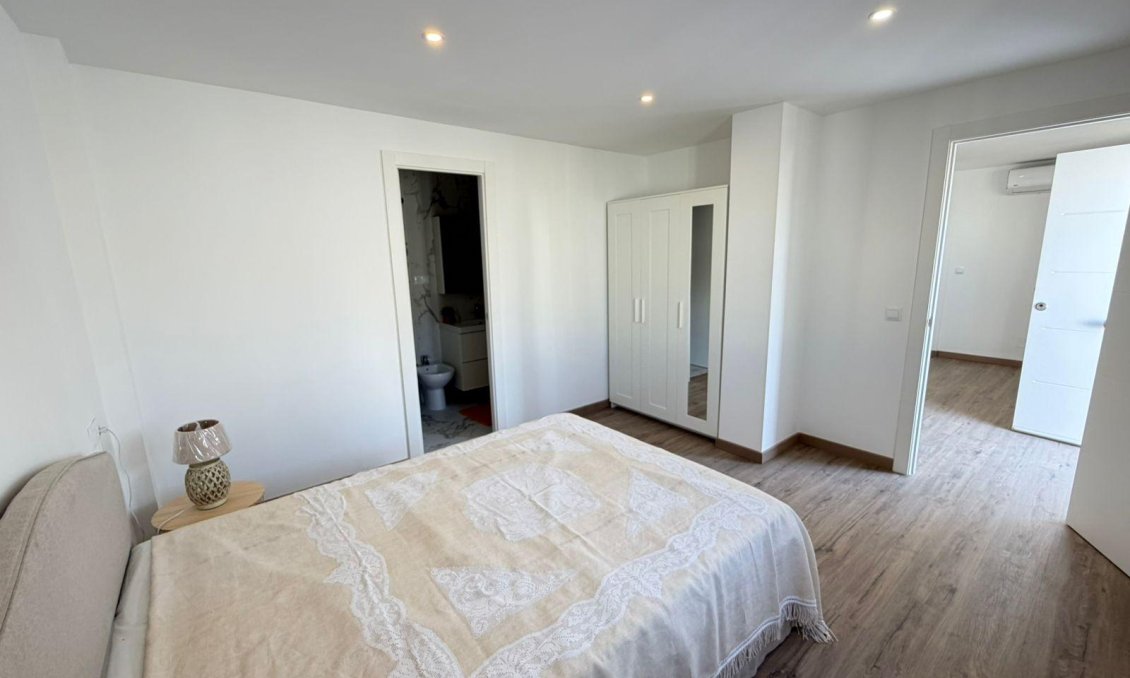 Resale - Villa / Semi semi-detached -
Torrevieja - Cabo Cervera
