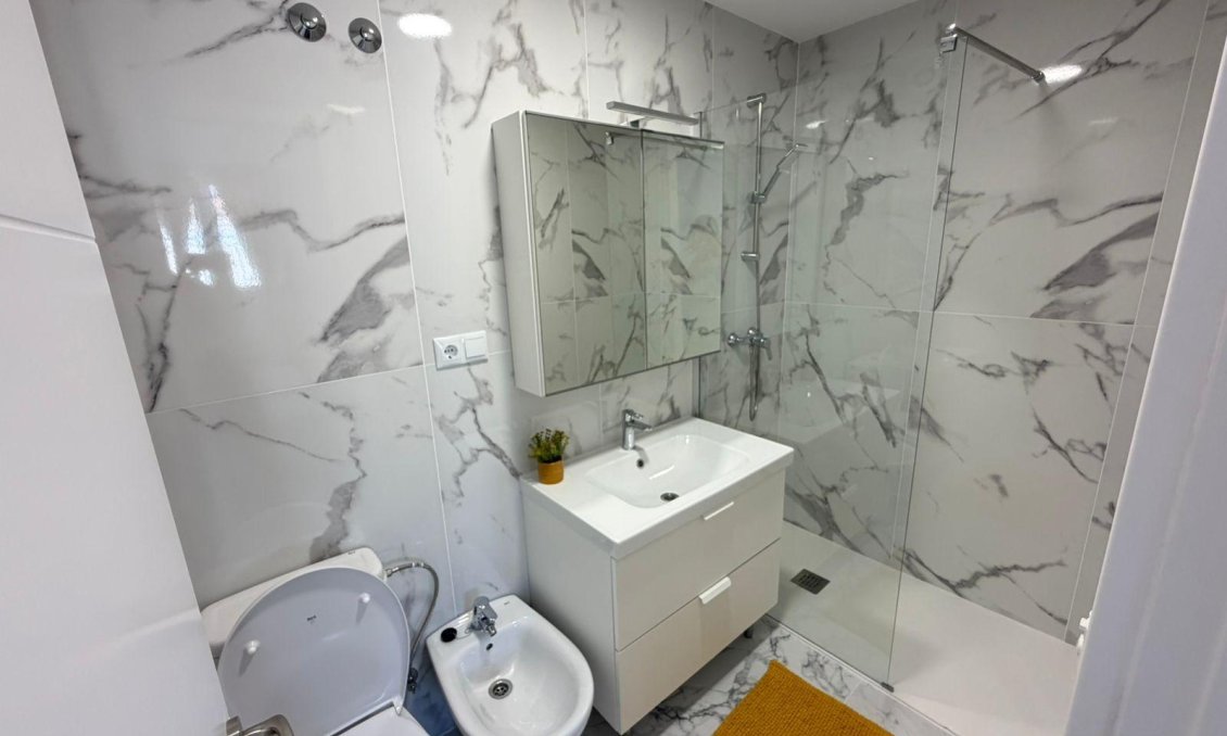 Resale - Villa / Semi semi-detached -
Torrevieja - Cabo Cervera