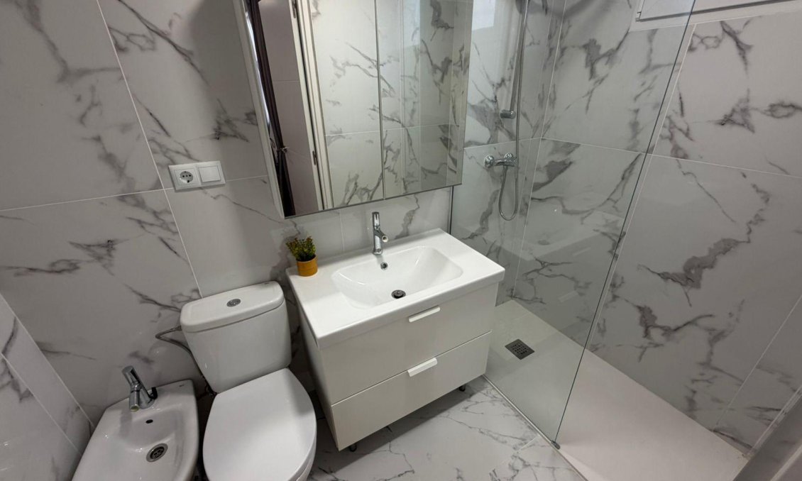 Resale - Villa / Semi semi-detached -
Torrevieja - Cabo Cervera