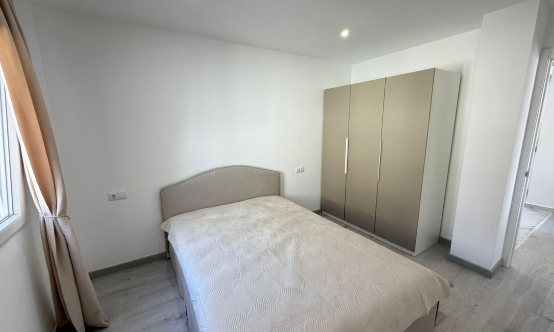 Resale - Villa / Semi semi-detached -
Torrevieja - Cabo Cervera