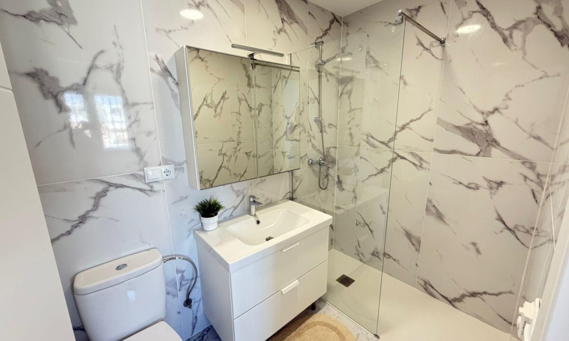 Resale - Villa / Semi semi-detached -
Torrevieja - Cabo Cervera