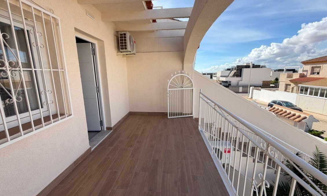 Resale - Villa / Semi semi-detached -
Torrevieja - Cabo Cervera