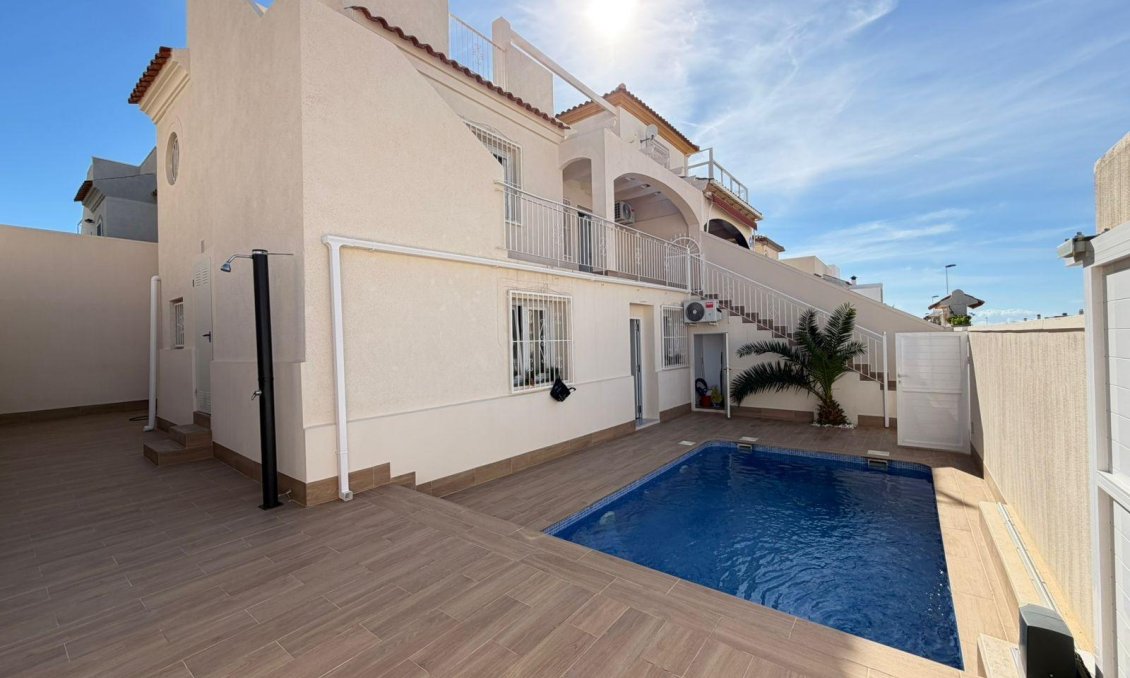 Resale - Villa / Semi semi-detached -
Torrevieja - Cabo Cervera
