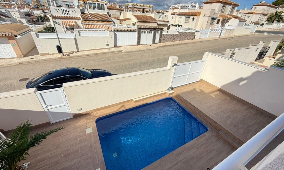 Resale - Villa / Semi semi-detached -
Torrevieja - Cabo Cervera