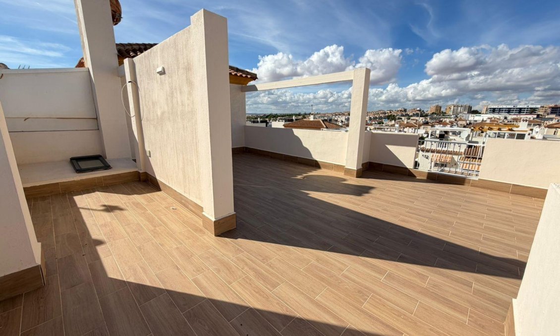 Resale - Villa / Semi semi-detached -
Torrevieja - Cabo Cervera