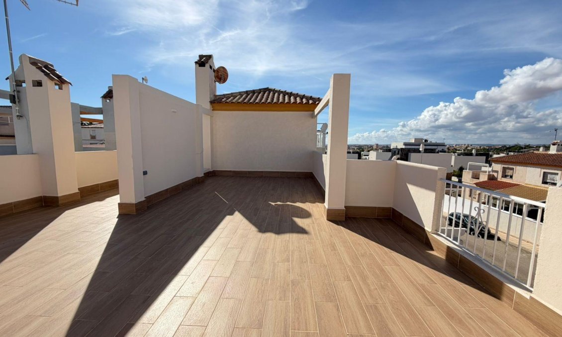 Resale - Villa / Semi semi-detached -
Torrevieja - Cabo Cervera