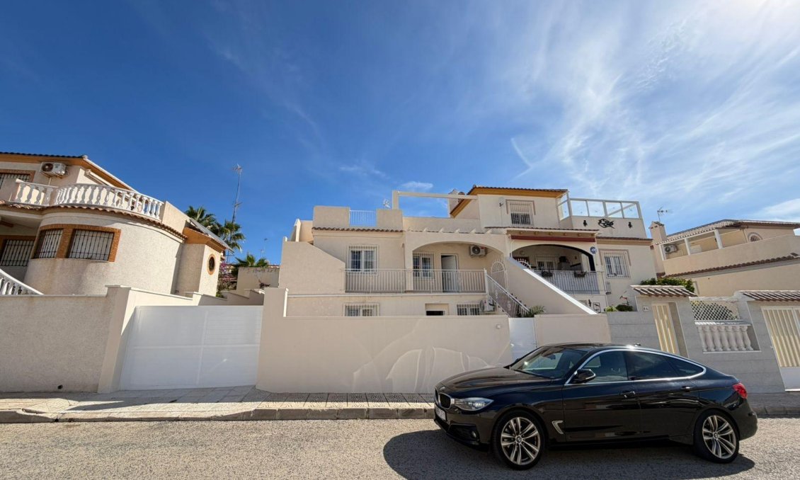 Resale - Villa / Semi semi-detached -
Torrevieja - Cabo Cervera