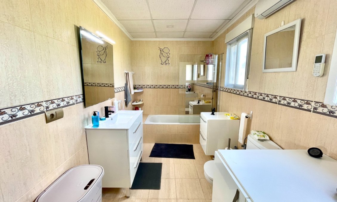 Segunda mano - Villa -
Catral - Costa Blanca