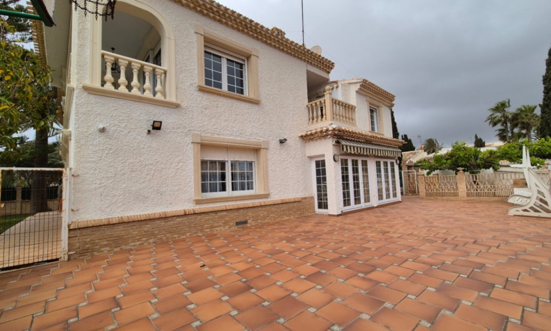 Revente - Villa -
Orihuela - Inland