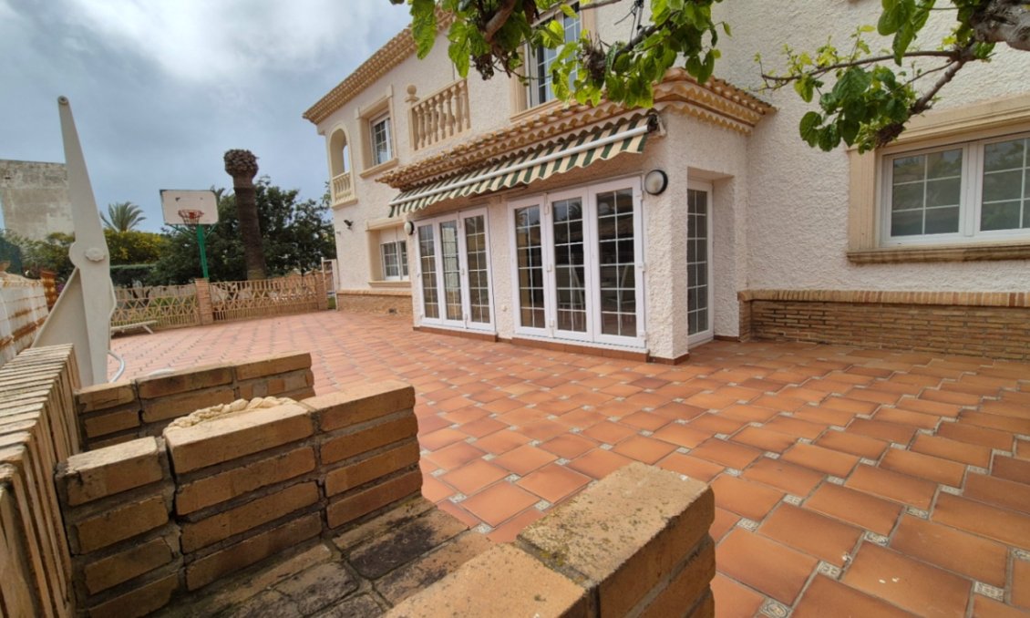 Revente - Villa -
Orihuela - Inland