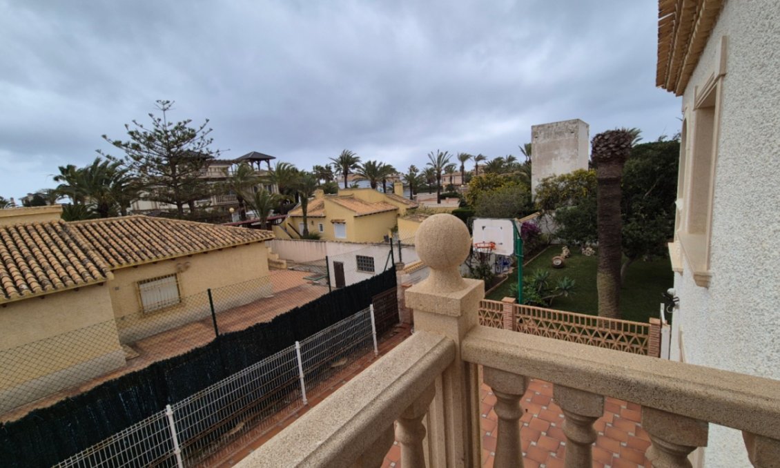 Revente - Villa -
Orihuela - Inland