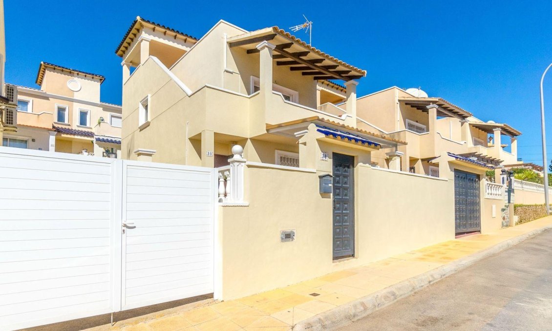 Resale - Townhouse -
San Miguel de Salinas - El Galán