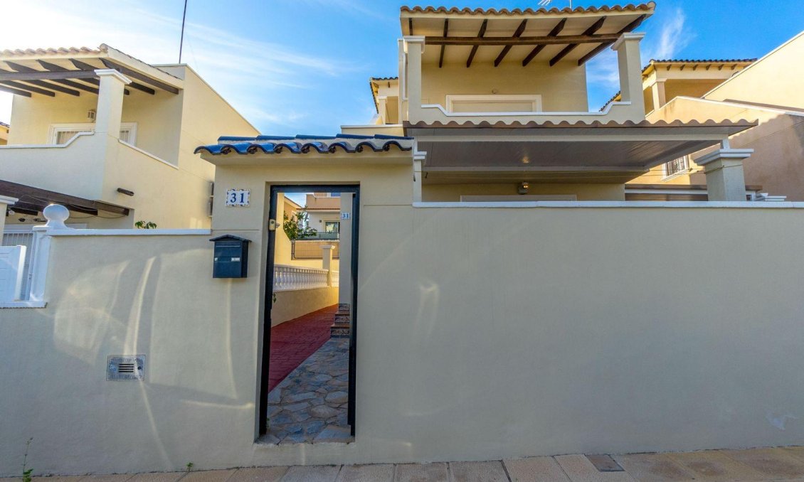 Resale - Townhouse -
San Miguel de Salinas - El Galán