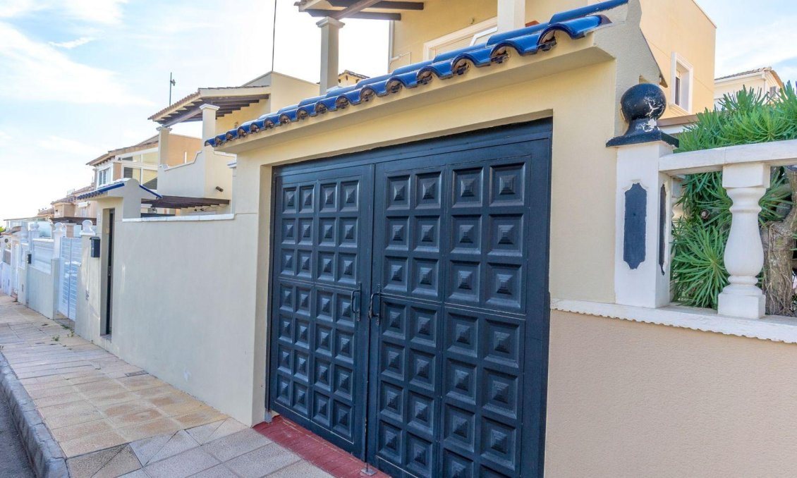Resale - Townhouse -
San Miguel de Salinas - El Galán