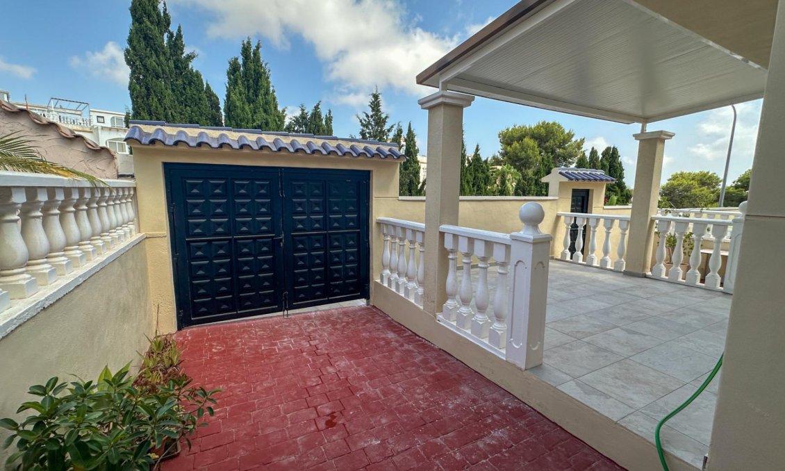 Resale - Townhouse -
San Miguel de Salinas - El Galán