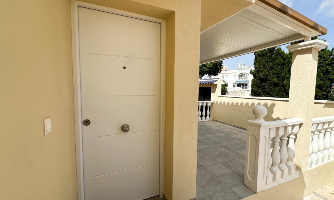 Resale - Townhouse -
San Miguel de Salinas - El Galán