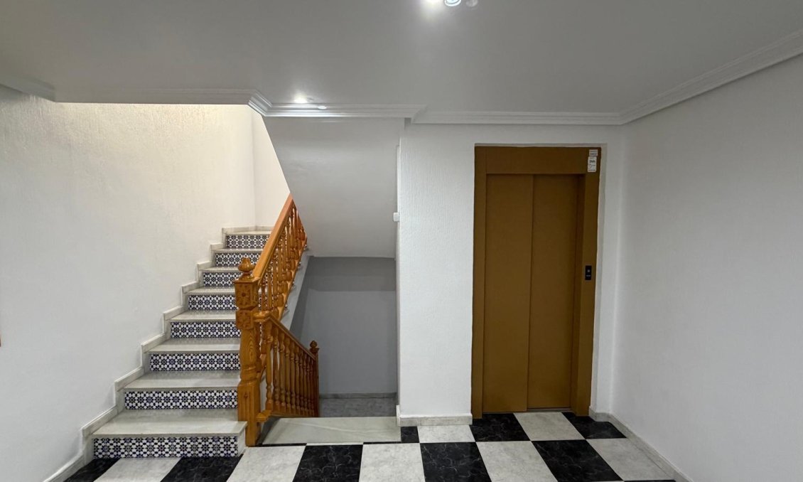 Wiederverkauf - Wohnung -
Torrevieja - Playa del Cura