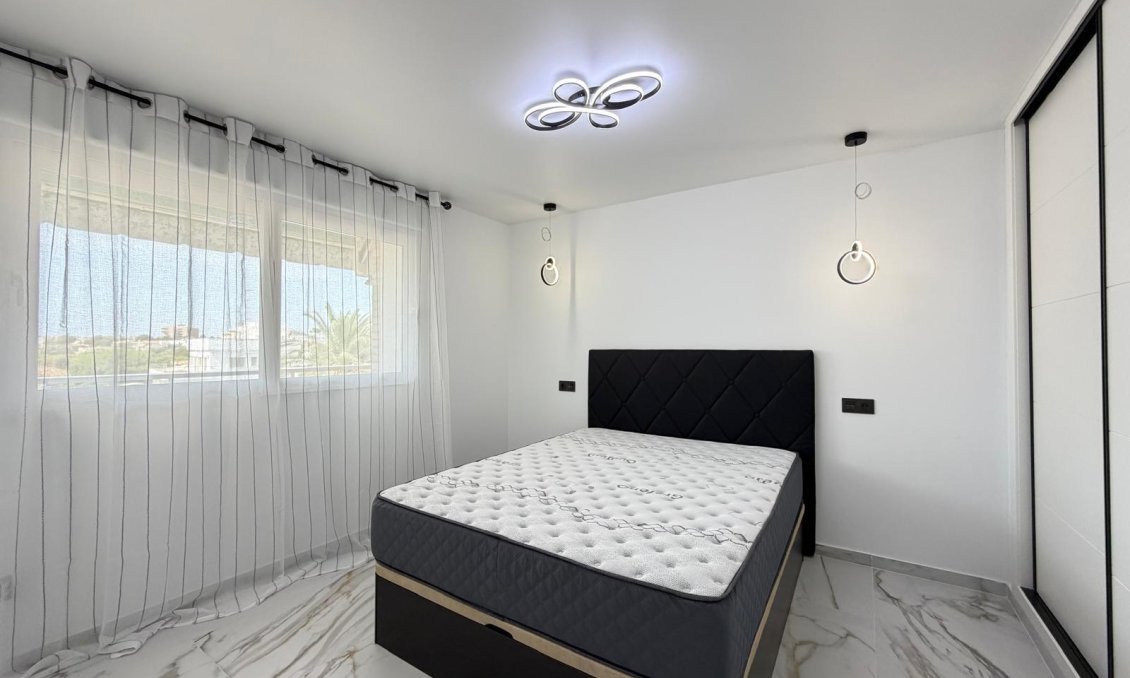 Használt Ingatlanok - Apartman -
Orihuela Costa - La Zenia