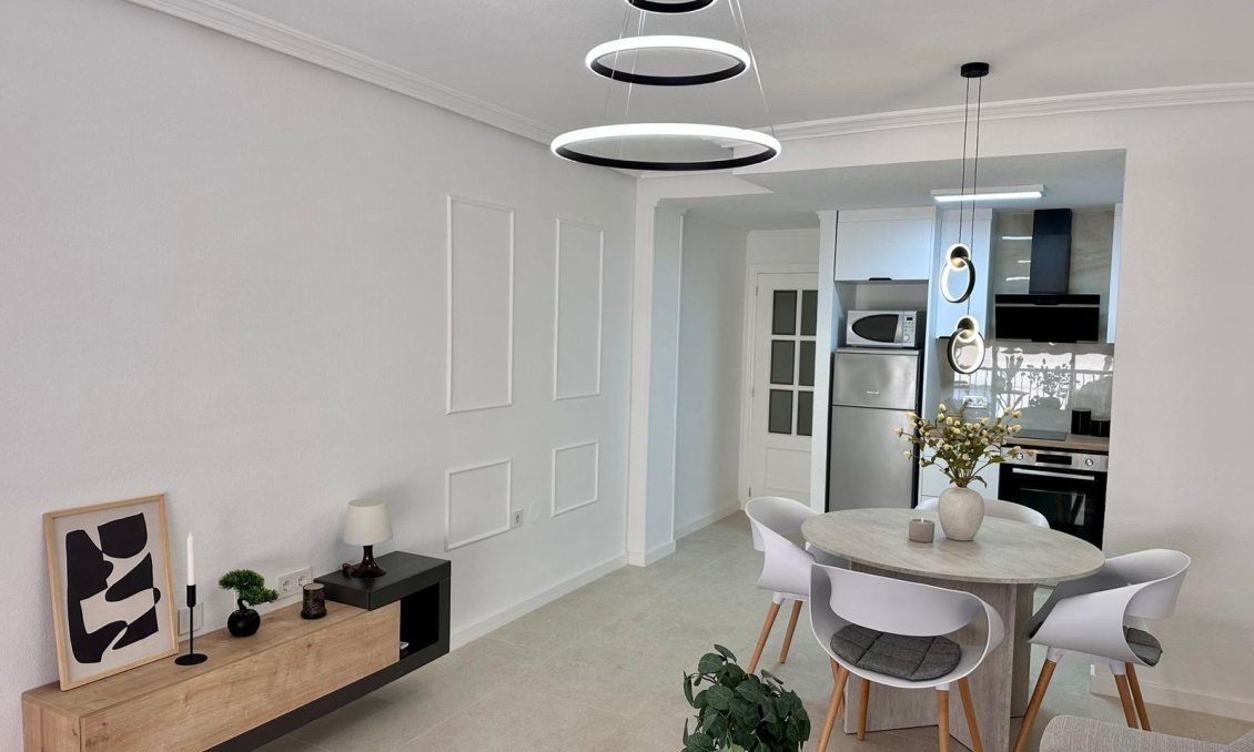 Használt Ingatlanok - Apartman -
Torrevieja - Estacion De Autobuses