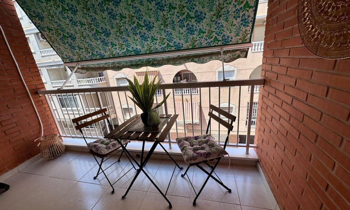 Használt Ingatlanok - Apartman -
Torrevieja - Estacion De Autobuses
