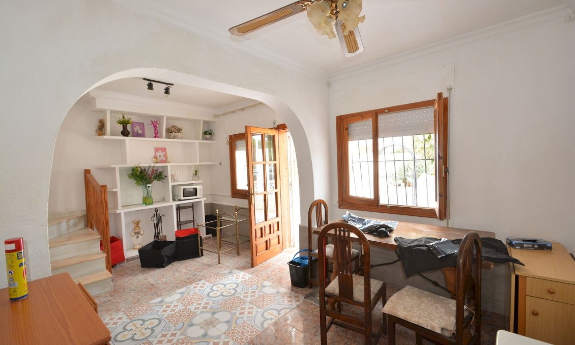 Használt Ingatlanok - Sorház -
Torrevieja - Costa Blanca