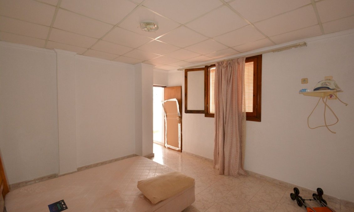 Használt Ingatlanok - Sorház -
Torrevieja - Costa Blanca