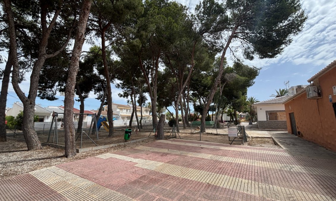 Használt Ingatlanok - Sorház -
Torrevieja - Costa Blanca