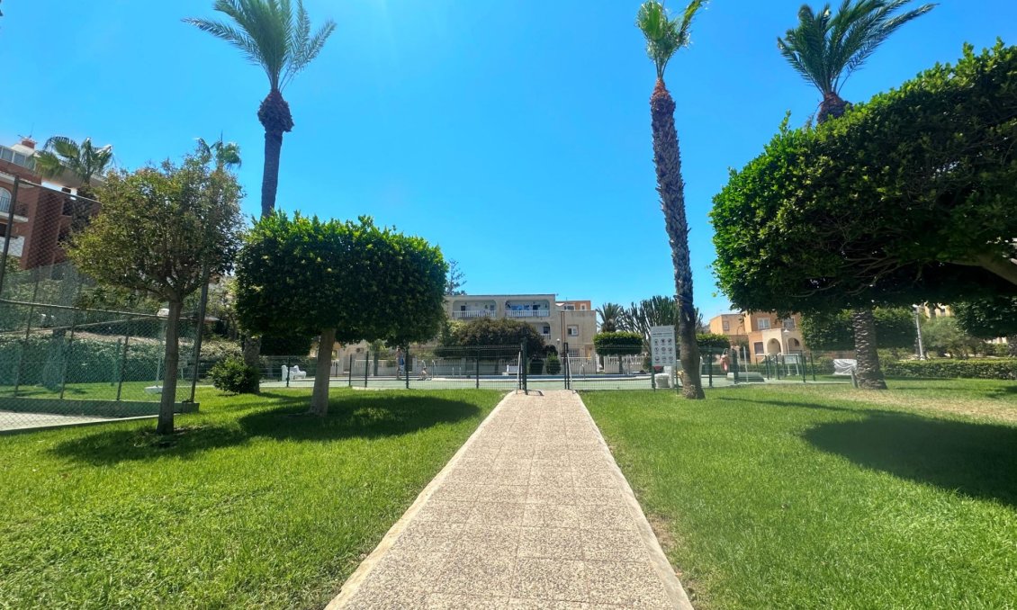Resale - Bungalow -
Torrevieja - La Mata