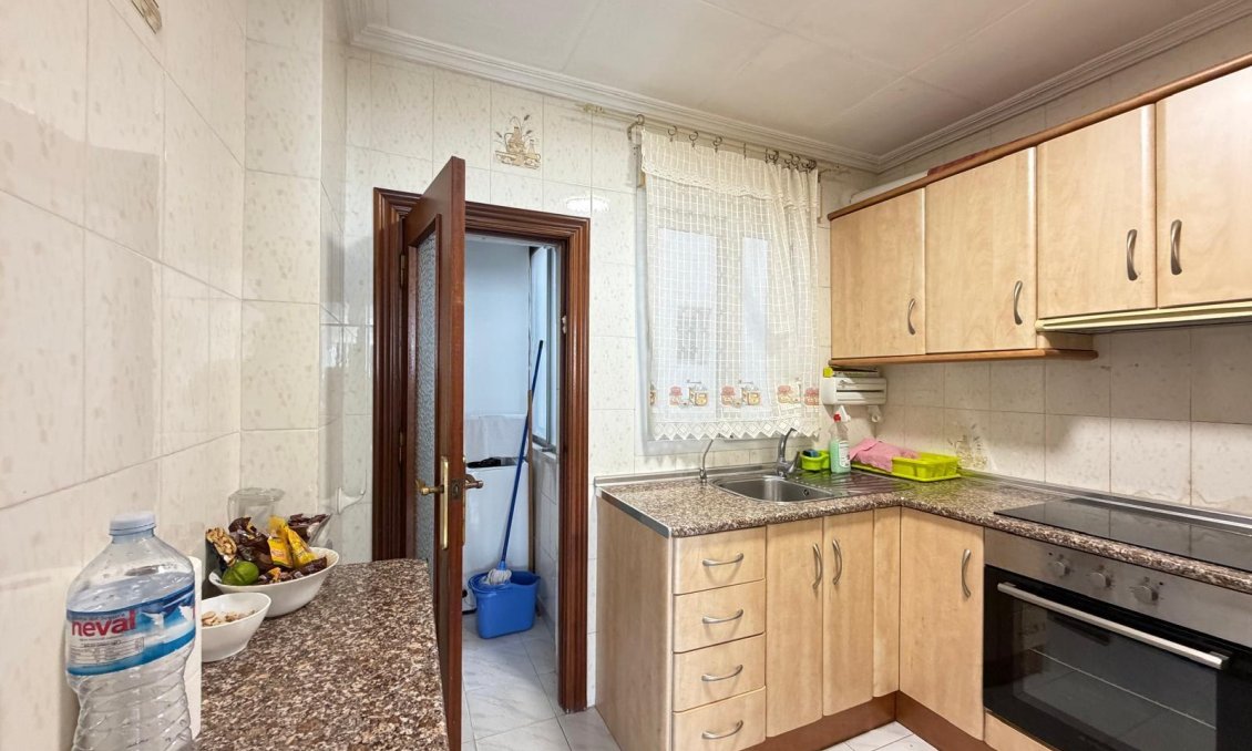 Wiederverkauf - Wohnung -
Torrevieja - Estacion De Autobuses