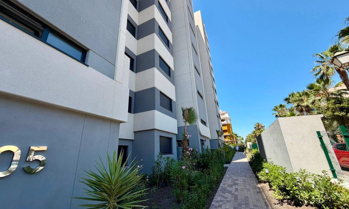 Segunda mano - Apartamento -
Torrevieja - Punta Prima