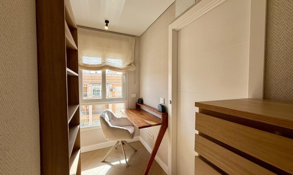 Resale - Apartment -
Guardamar del Segura - Centro