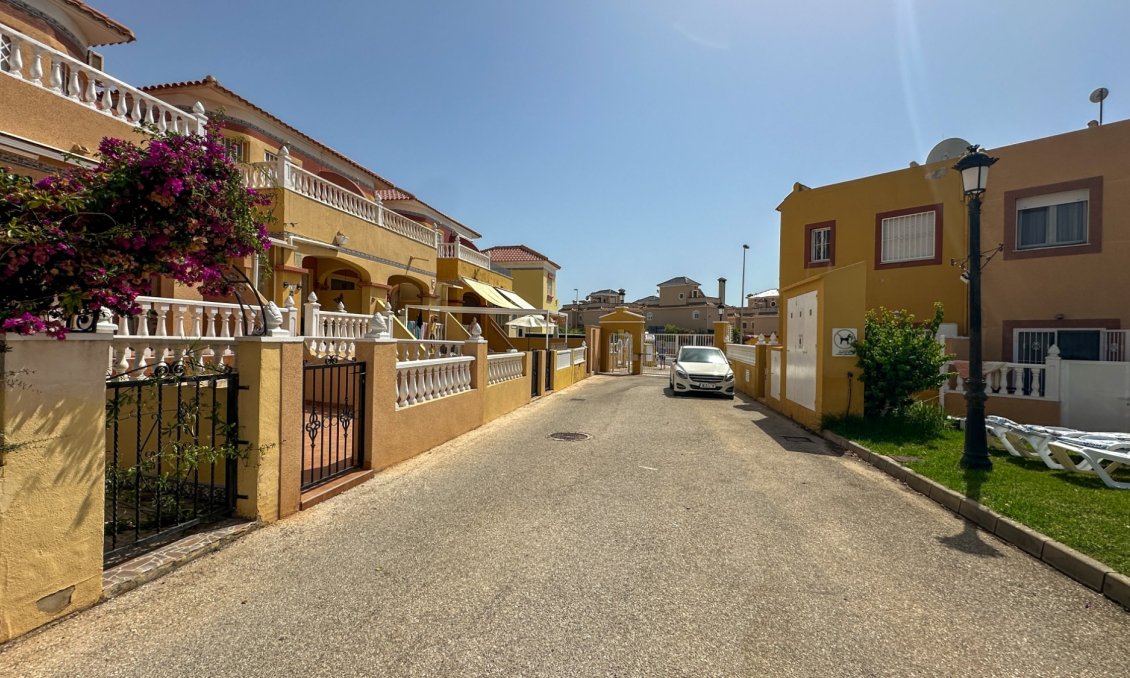 Segunda mano - Adosado -
Orihuela Costa - Costa Blanca