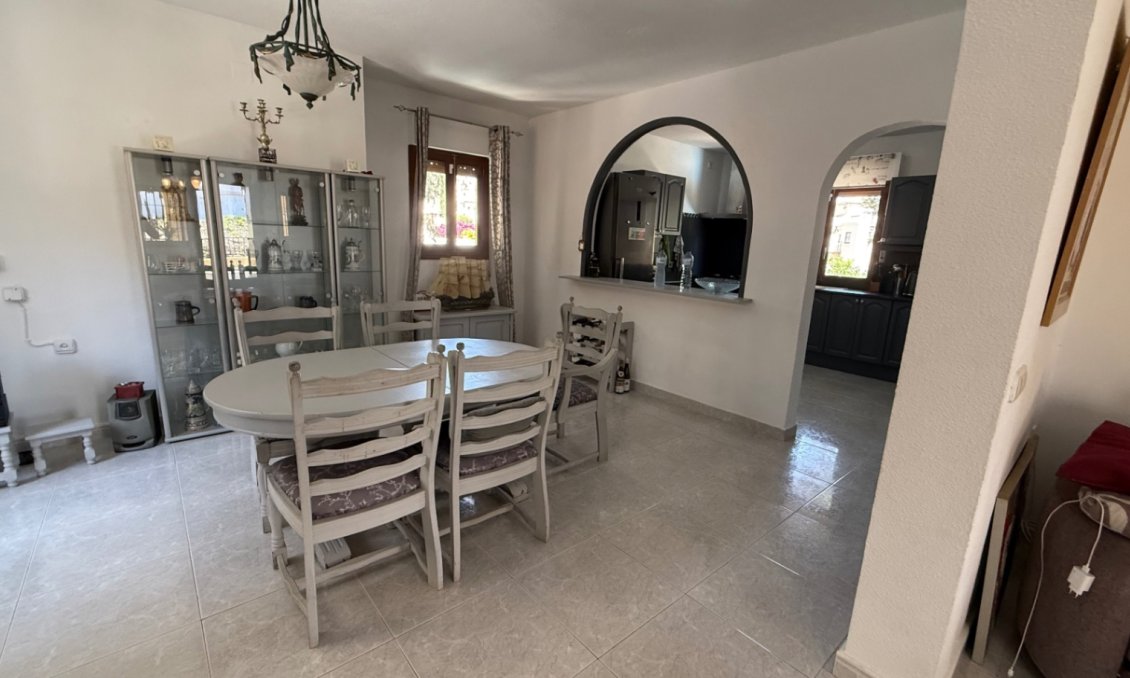 Revente - Villa -
Orihuela - Inland