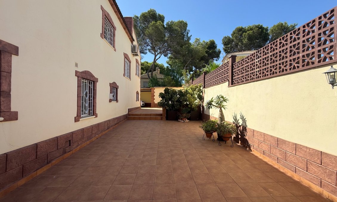 Resale - Villa -
Torrevieja - Costa Blanca