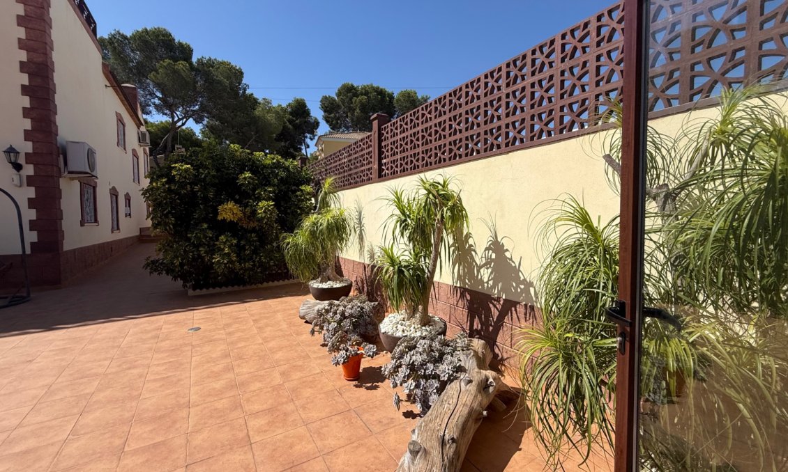 Resale - Villa -
Torrevieja - Costa Blanca