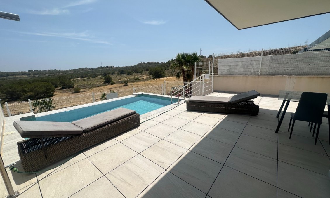 Revente - Villa -
San Miguel de Salinas - Inland