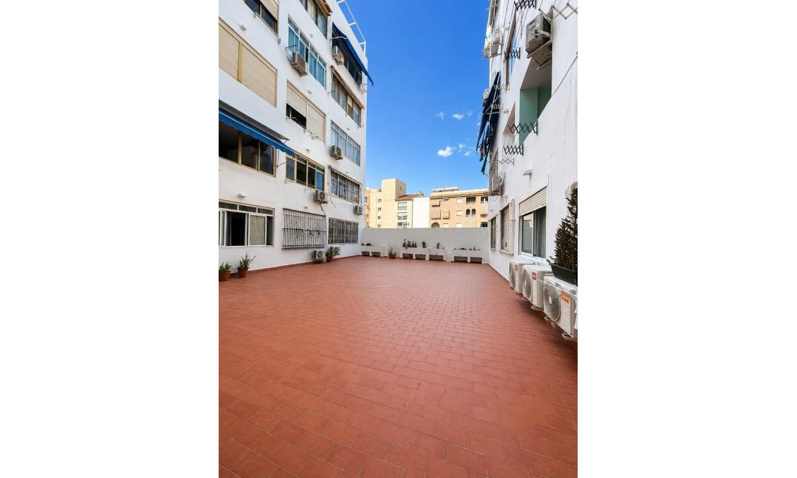 Revente - Appartement -
Torrevieja - Centro