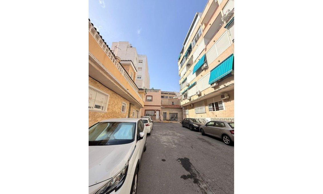 Revente - Appartement -
Torrevieja - Centro