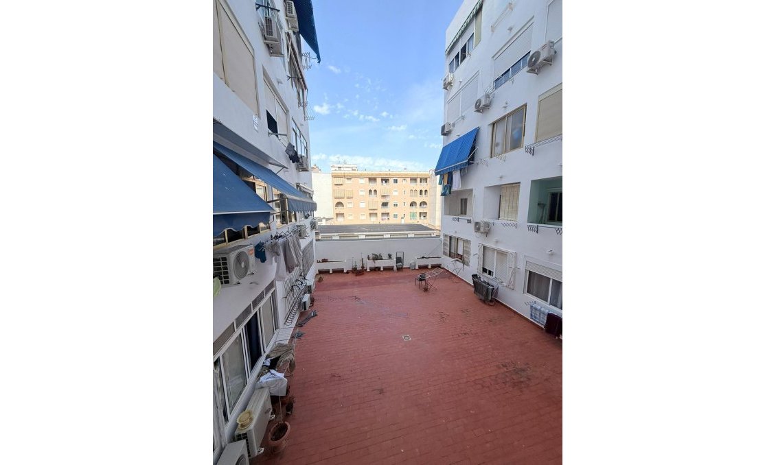Revente - Appartement -
Torrevieja - Centro