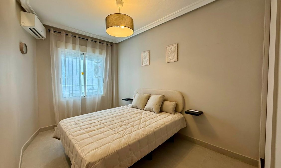 Használt Ingatlanok - Apartman -
Torrevieja - Playa del Cura