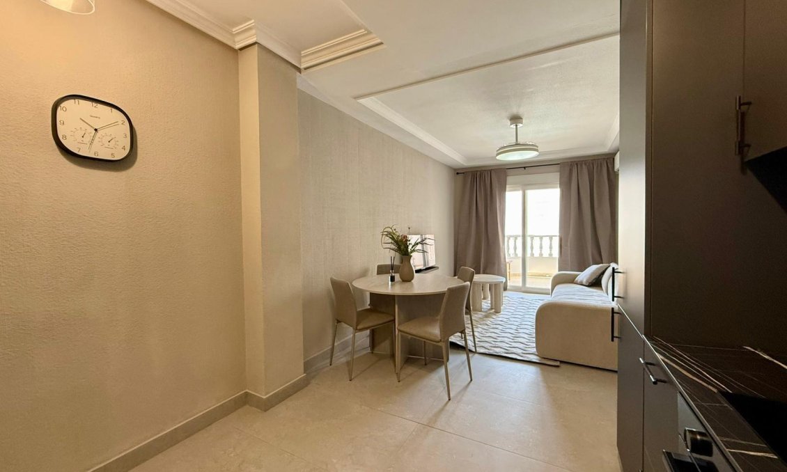 Használt Ingatlanok - Apartman -
Torrevieja - Playa del Cura