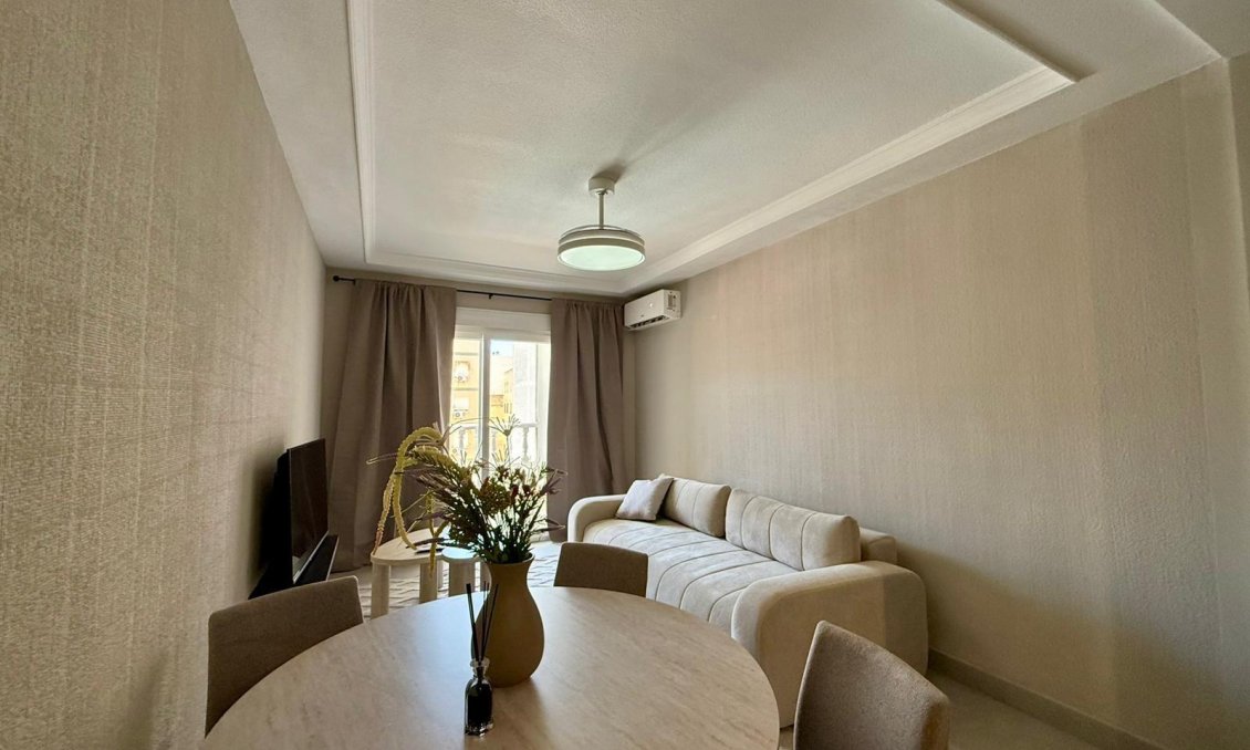 Használt Ingatlanok - Apartman -
Torrevieja - Playa del Cura