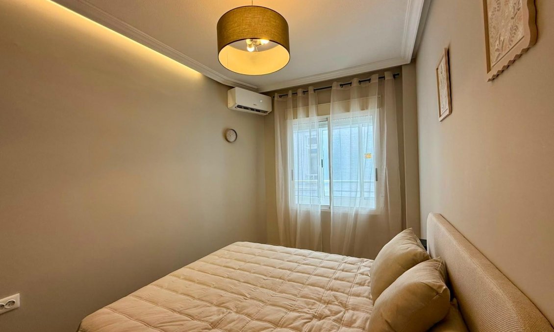 Használt Ingatlanok - Apartman -
Torrevieja - Playa del Cura